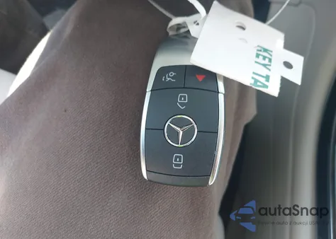 2022 Mercedes-Benz Glc 300 Suv z USA, uszkodzony, nr VIN W1N0G8DB3NV332314